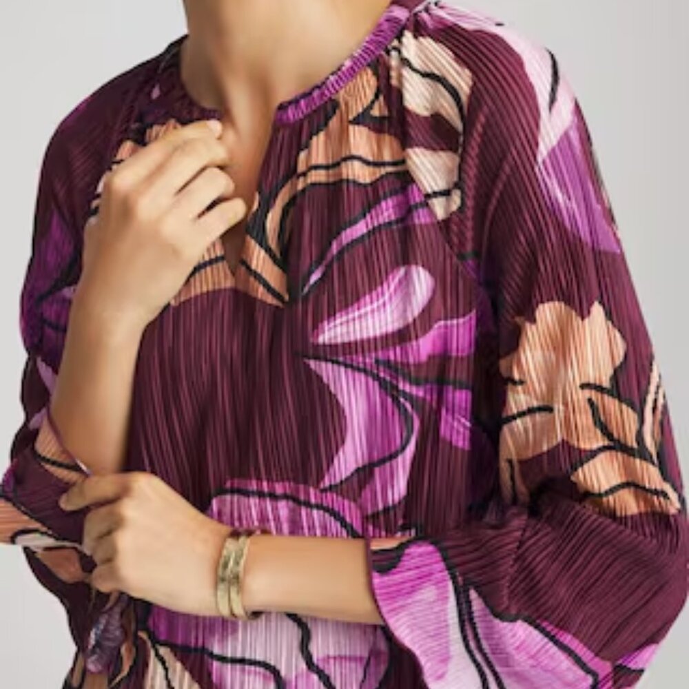 Printed Pleated V-Neck Tee